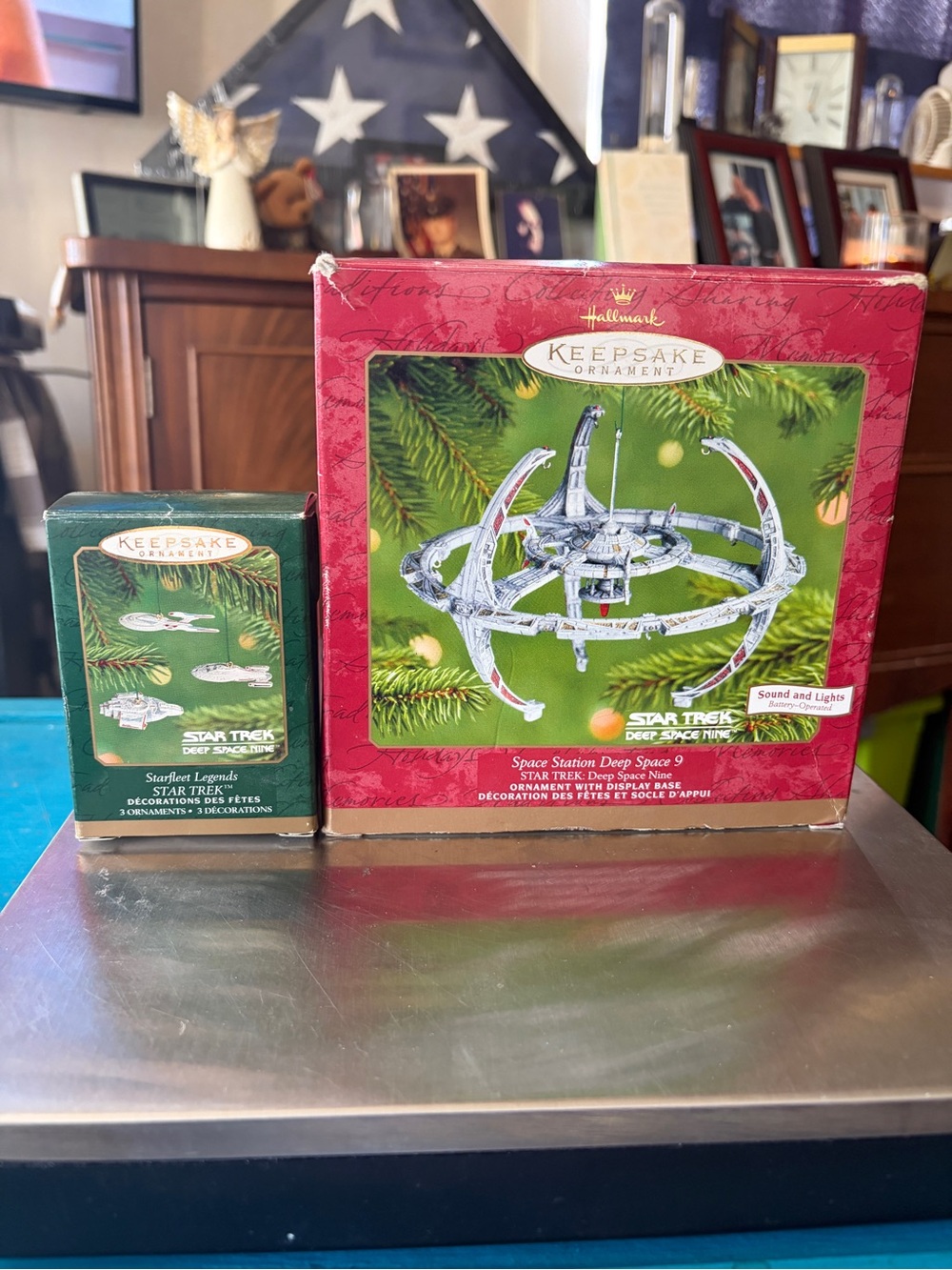 Hallmark 2001 Star Trek Deep Space Nine Space Station & Starfleet Legends/Works